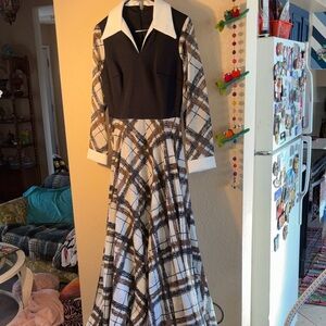 VINTAGE EUC 1970s plaid maxi dress with a black bodice and white collar and cuff